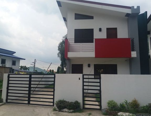 4 BR. HOUSE AND LOT FOR SALE  R.F.O SINGLE ATTACHED DASMARINAS CAVITE