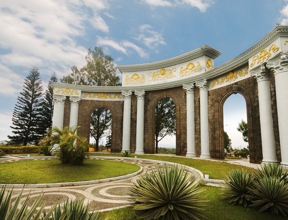 300 sqm Residential Lot For Sale in Royale Tagaytay Cavite