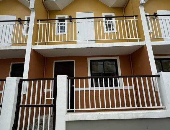 2-bedroom Townhouse For Sale in LAS PALMAS Caypombo. Santa Maria Bulacan