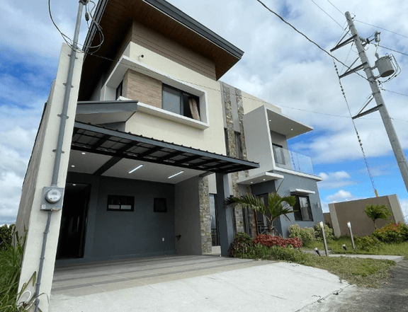 4-bedroom House and Lot For Sale in Nuvali Santa Rosa, Laguna