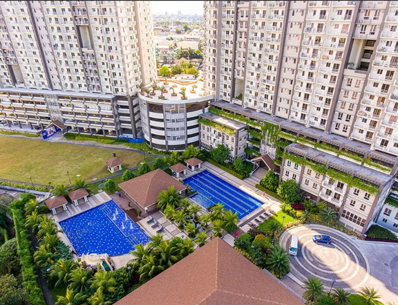 4 Bedroom Condo with Parking near MRT | Rent in Zinnia Towers, Quezon City