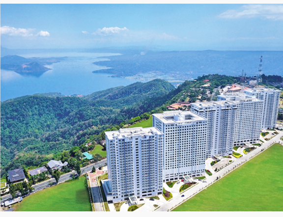4 Bedrooms - Penthouse unit Taal lake View in Tagaytay