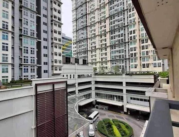 RFO 2-BR Condo facing City View in Makati 30k Monthly Pet FRIENDLY!