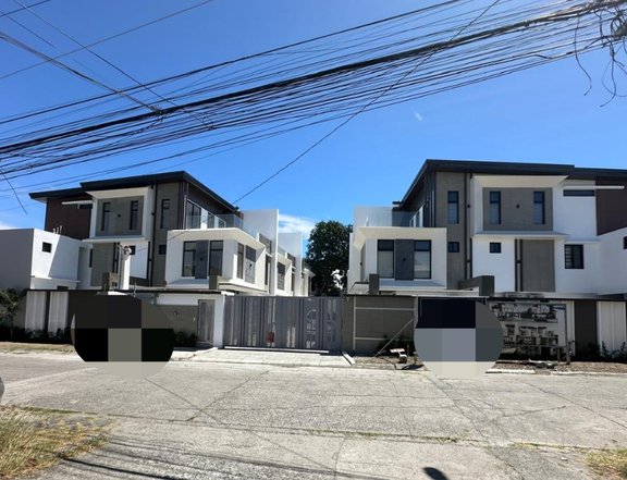 Brandnew 5-bedroom Townhouse For Sale in Paranaque Metro Manila