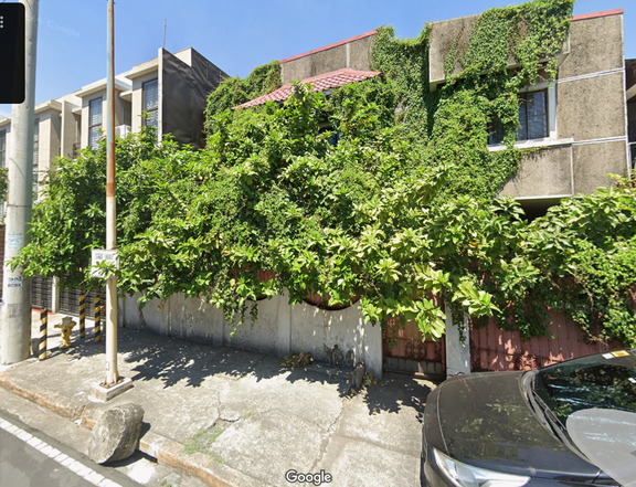 Prime Location House and Lot (dilapidated) in Mandaluyong near Boni Avenue, Metro Manila