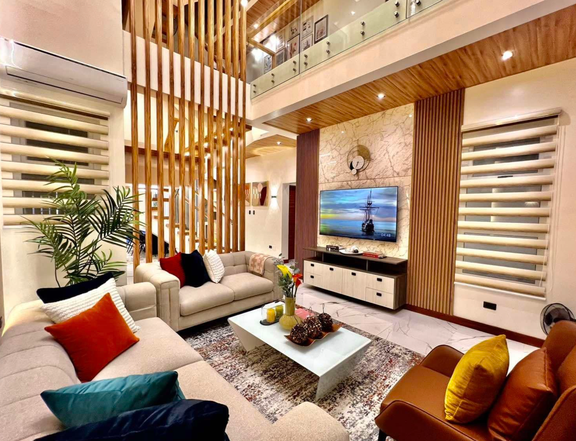 Generous Space, Great Location  7BR House in Greenwoods, Metro Manila