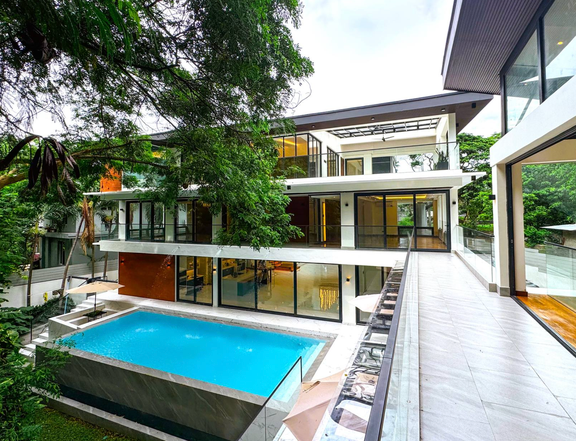 RFO Modern 6-bedroom House For Sale in Ayala Alabang