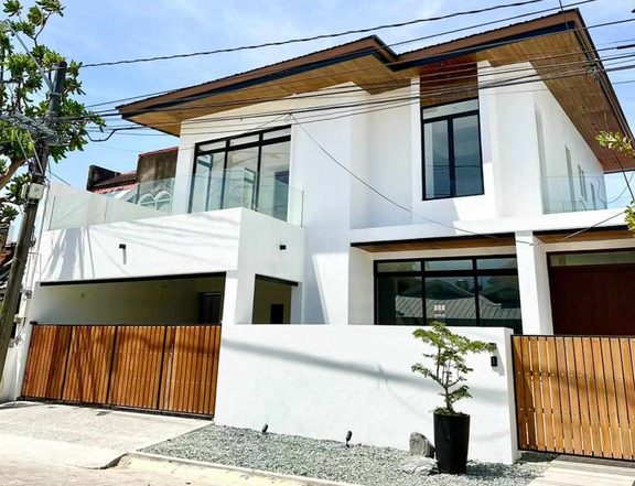 Contemporary 4-Bedroom House for Sale in Classic Homes Pilar Village, Las Pinas