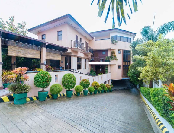 Commercial Boutique Hotel in Tagaytay For Sale