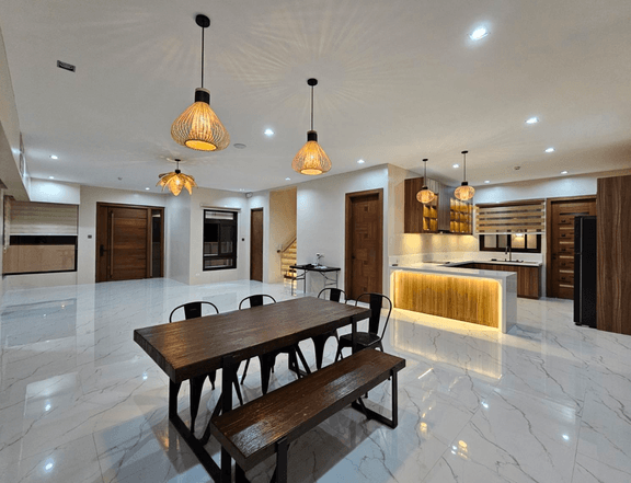 7 Bedrooms House in BF Homes Paranaque