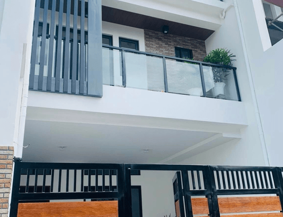 5-Bedroom House for Sale in UP Village Diliman, Quezon City