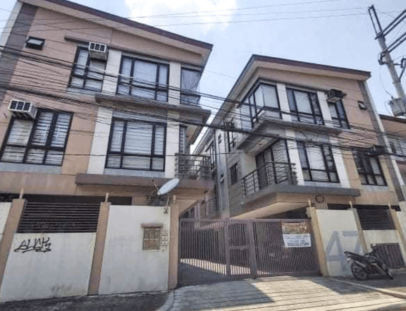 3 Bedroom Townhouse for Sale in Sikatuna Village Quezon City