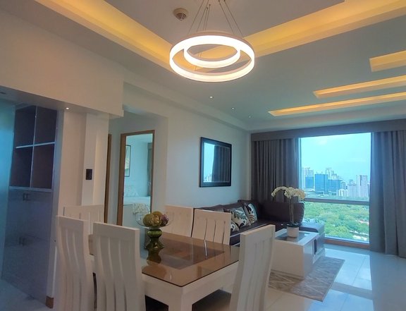 Luxurious 2 Bedrooms w a great rare view in Eightforbes BGC For sale