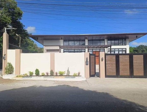 BRANDNEW MODERN BUNGALOW TYPE HOUSE WITH SWIMMING POOL & JACUZZI IN SILANG CAVITE