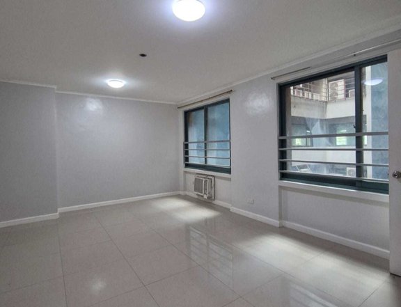 1 BR WITH PARKING FOR SALE IN WEST OF AYALA MAKATI