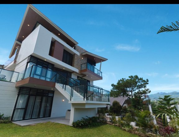 Baguio City Woodsgate Square 5-bedroom Single Attached House in Baguio Benguet