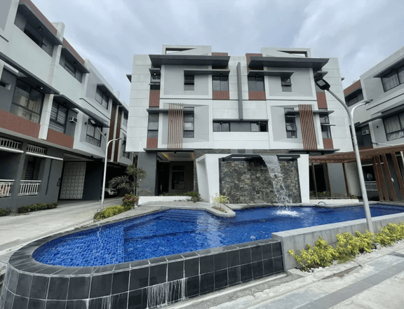 High-End Townhouse with 3-bedrooms For Sale in Quezon City