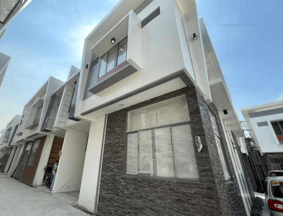 Modern Design Townhouse with 3-bedrooms For Sale in Quezon City