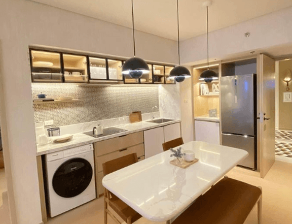 Shang Properties - Laya, Pasig City : Luxury 1-Bedroom Residential Condo with Parking Lot