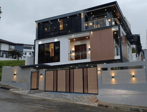 Pre-owned 4-Bedroom House and Lot in Havila Taytay