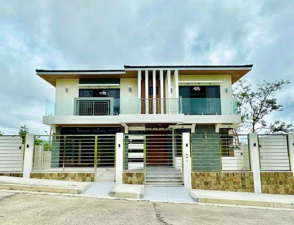 Ready For Occupancy 5-bedroom Single Detached House For Sale in Splendido, Tagaytay with Taal View
