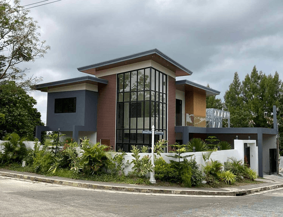Ready For Occupancy 4-bedroom Single Detached House in RidgeWood Heights For Sale in Tagaytay Cavite