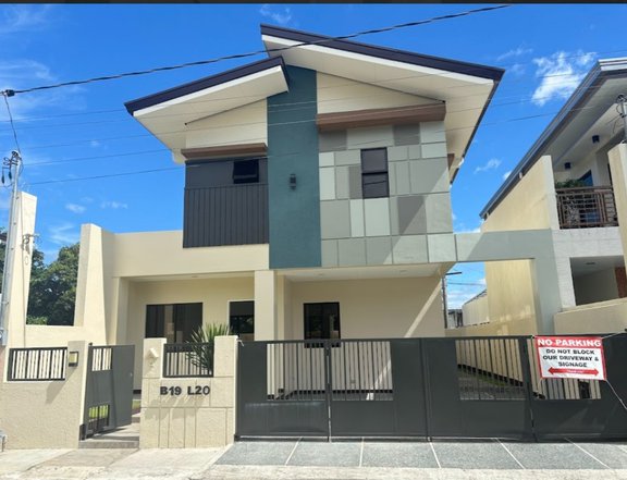 4 Bedrooms Single Attached House For Sale in Grand Park Place