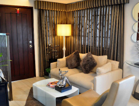 5-bedroom Townhouse For Sale in Dasmarinas Cavite