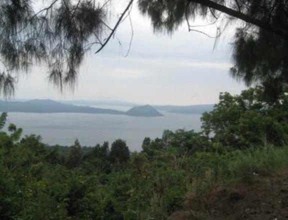 PRIME LOT OVERLOOKING TAAL LAKE
