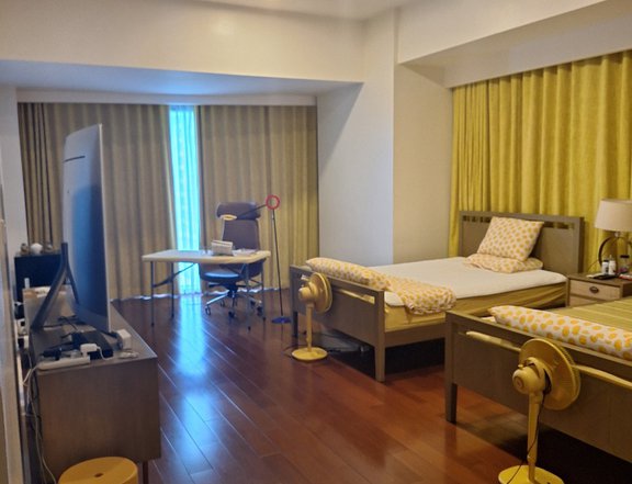Pre-Owned 300.00 sqm 3-bedroom Residential Condo For Sale in Taguig