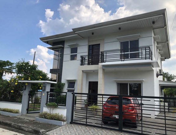 GOLF COURSE PROPERTY. 4-Bed House for sale Riviera Golf Estate Silang