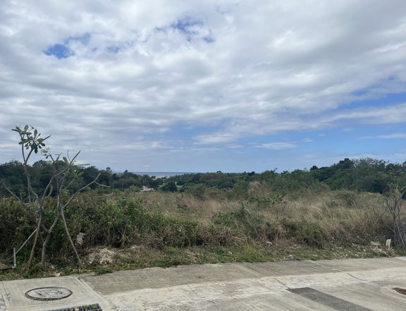 302 sqm Hilltop lot with sea view at Playa Calatagan Village