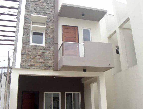 3 bedroom 3 Storey Townhouse For Sale in Commonwealth Quezon City / QC