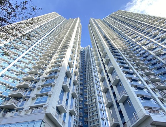 BID: 42 sqm 1 BR w/ balcony Trion Tower 2, BGC | Unit 18L