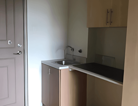 13.70 sqm Studio Residential Condo with Parking  For Sale in Alabang