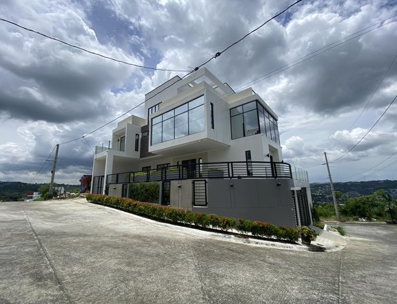5 Bedroom Fully Furnish House in Antipolo With City and Mountain View