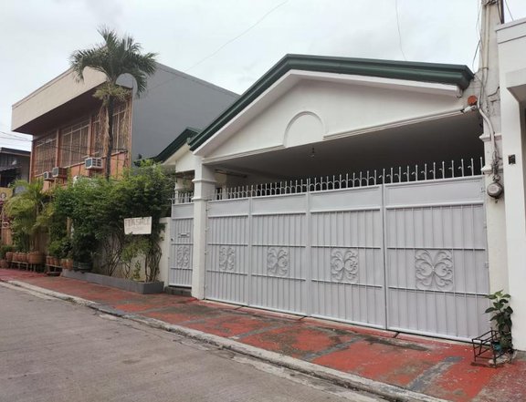 House and Lot For Sale in Kamuning Quezon, City  PH2612