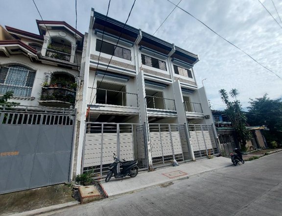 5-bedroom Townhouse For Sale in Teachers Village, Diliman Quezon City