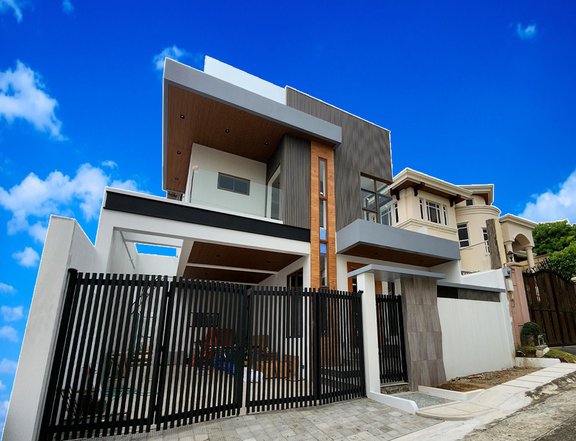 7 Bedroom w Fam Area 2 Storey House for sale in Filinvest1 Quezon City