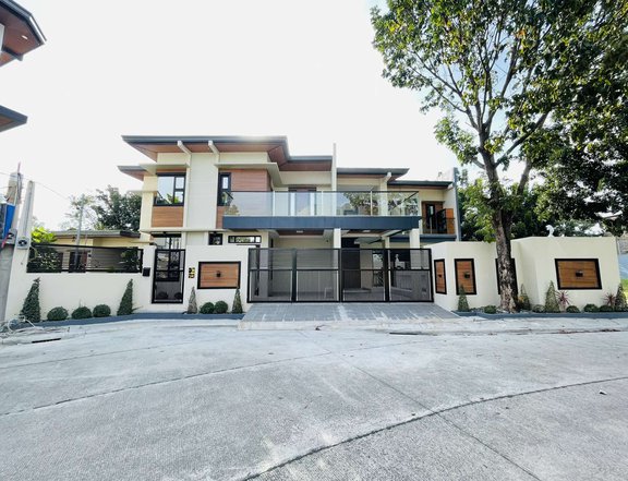 5-bedroom Single Detached House For Sale in Mabalacat Pampanga.