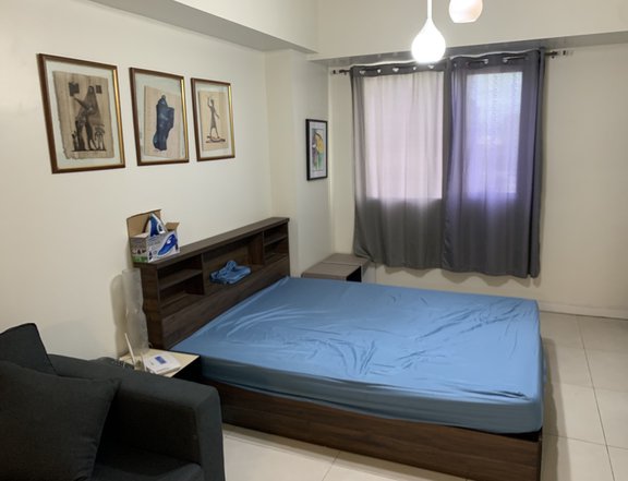 Junior 1-Bedroom Residential Condo for sale in Legazpi Village