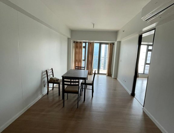 58.00 sqm 1-bedroom Condo For Rent in Makati Metro Manila