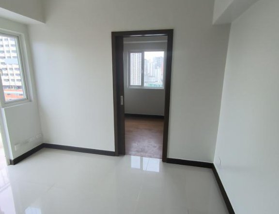 1 Bedroom condo for rent in buendia taft pasay near MOA