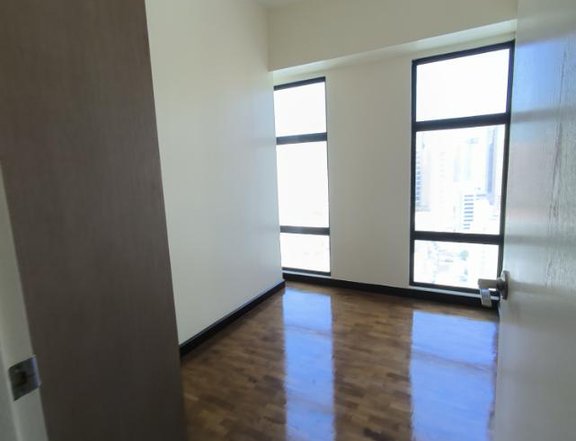 Pet friendly 2 bedroom condo for sale in Makati chino roces near rcbc plaza