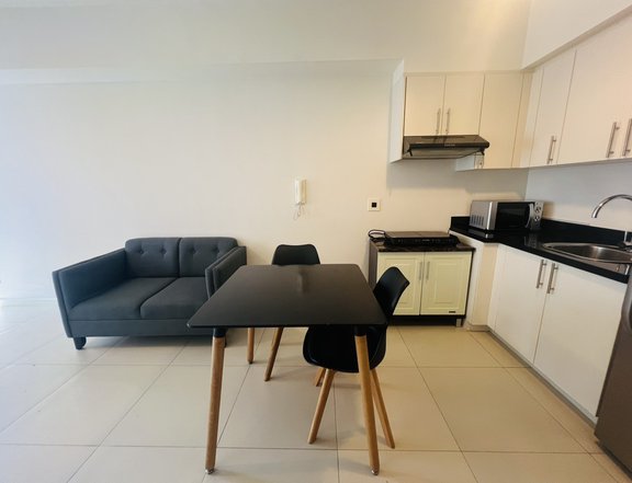 FOR SALE STUDIO UNIT AT THE LERATO MAKATI