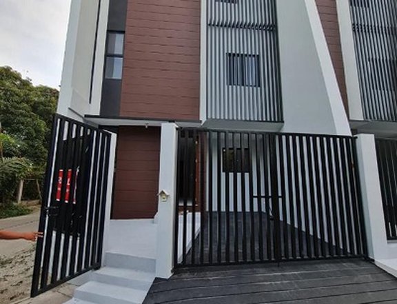 FOR SALE: 4 Bedroom Triplex House in Katarungan Village