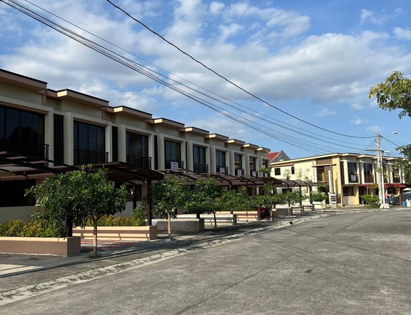 Townhouse For Sale in Las Pinas Metro Manila Victoria Park Residences