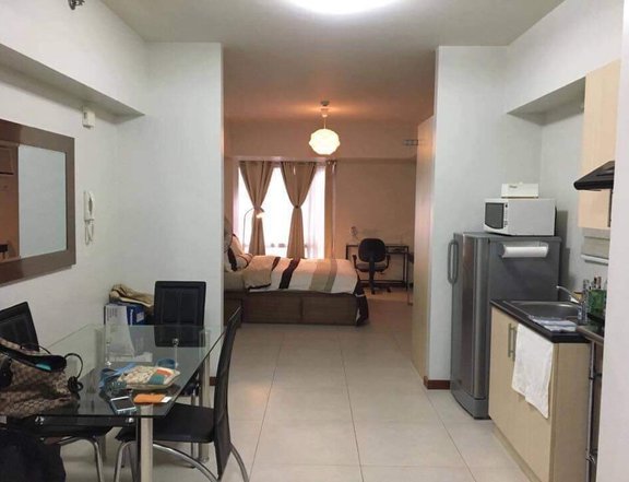 FULLY FURNISHED STUDIO THE COLUMNS LEGASPI VILLAGE