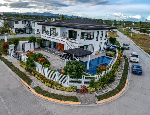 5-bedroom Single Detached House For Sale in San Juan Batangas