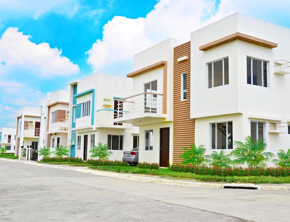 House & Lot For Sale in West Wing Eton City Santa Rosa Laguna near Nuvali